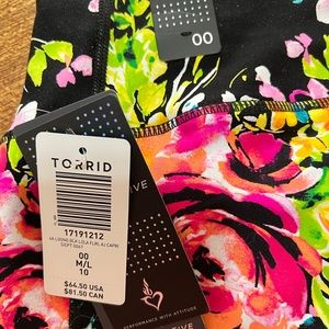 Torrid NWT Capri Active leggings!!!